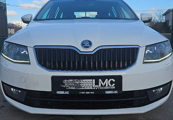 Zunanja slika - Škoda Octavia - Combi 2.0 TDI 150ks DSG °XENON° °TEMPOMAT° - 2
