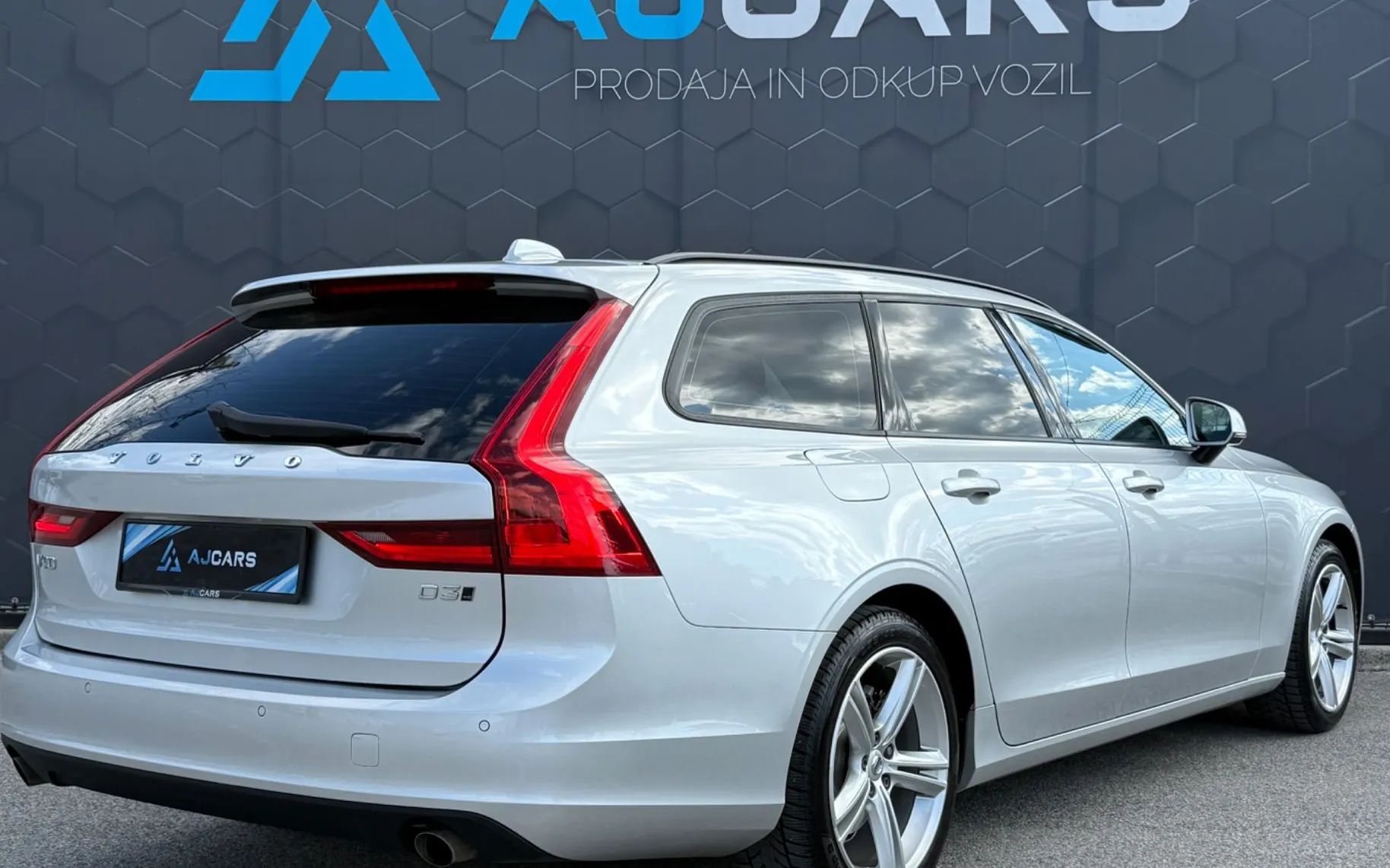 Zunanja slika - Volvo V90 - D3 A AWD Kinetic-Virtual-Full led-Velik servis... - 7