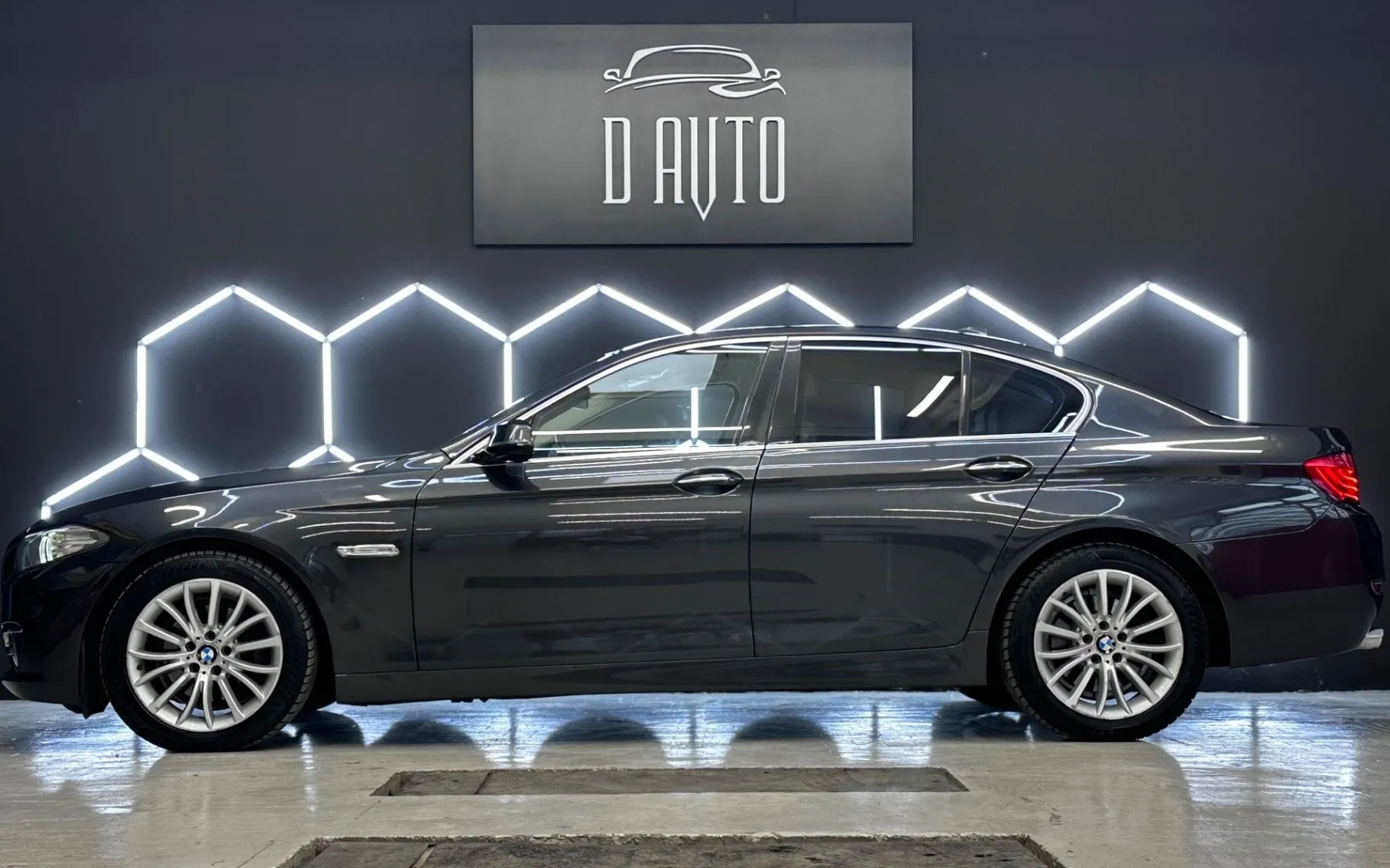 Zunanja slika - BMW serija 5: - 525d VIRTUAL+HUD+V.NAVI+MEMORY+MRTVI KOT+ACC+L.AS. - 4