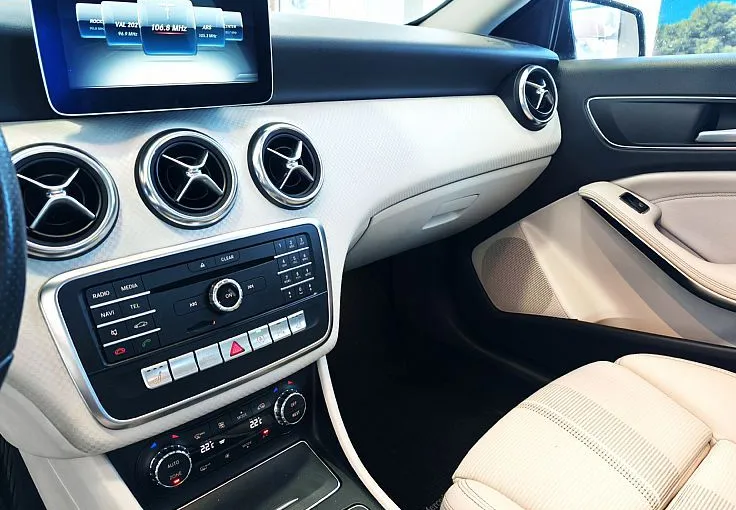 Zunanja slika - Mercedes-Benz A-Razred - 200 AVT-PRESTIGE BEIGE NOTRANJOST-LED-AMBI-VIDEO - 11