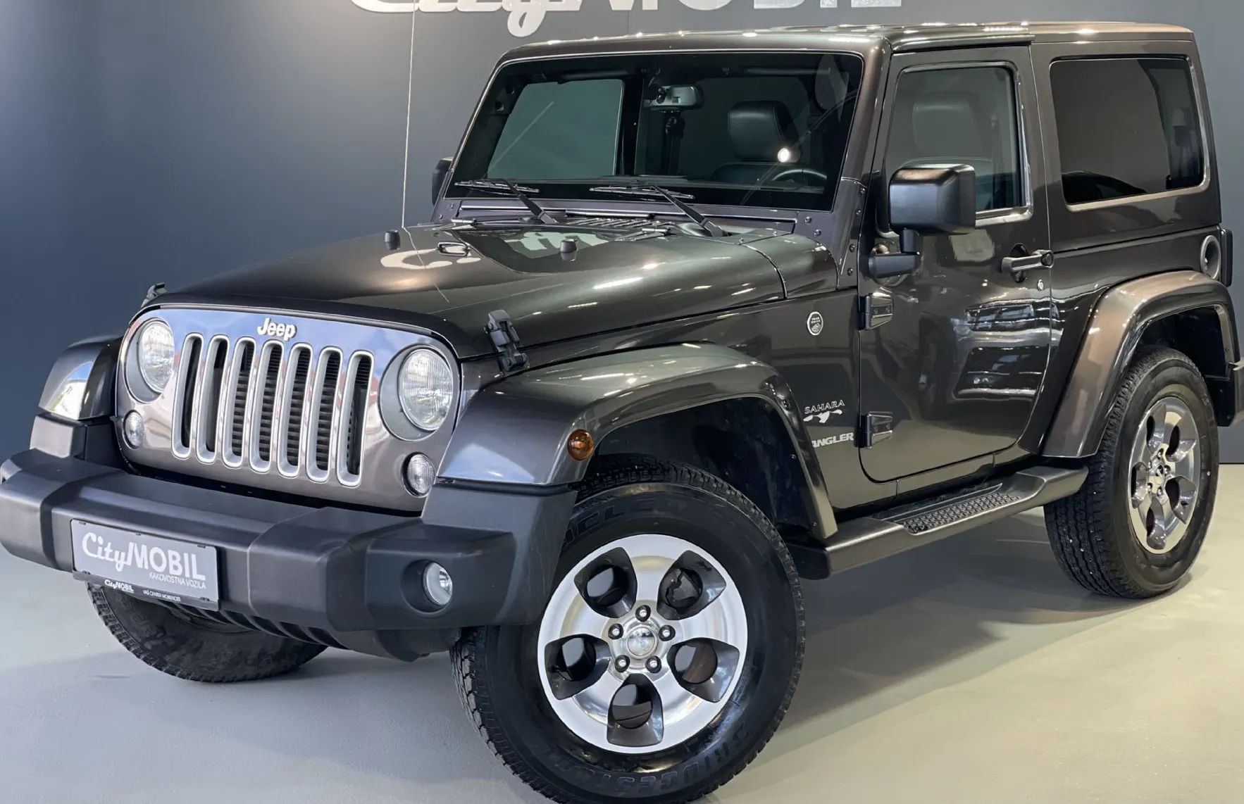 Zunanja slika - Jeep Wrangler - 2.8CRD-AUT-SAHARA-GRETJE SEDEŽEV-USNJE - 1