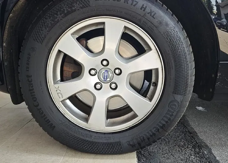 Zunanja slika - Volvo XC60 - D3 AUTO - VLEČNA KLJUKA - TEMPOMAT - GRETI SEDEŽI - 16
