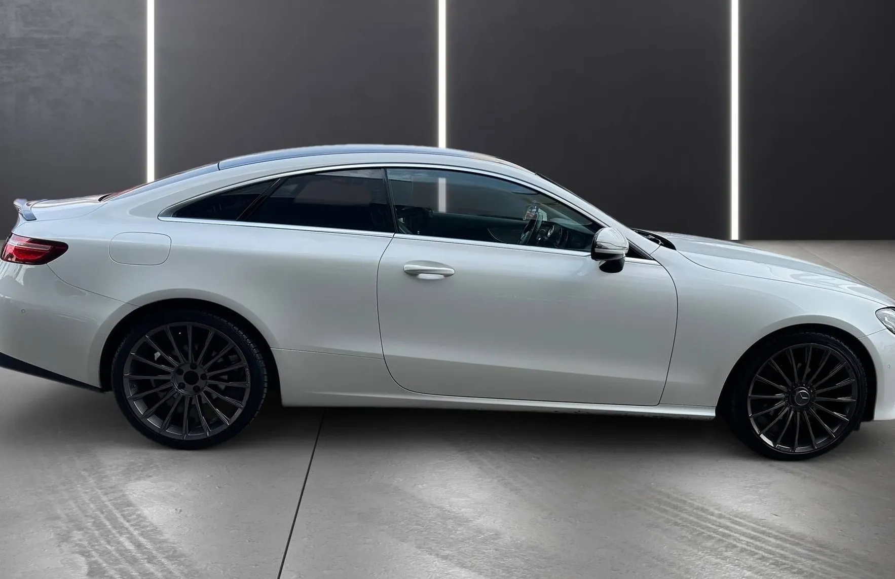 Zunanja slika - Mercedes-Benz E-Razred - COUPE 200 20COL AMG LED NAVI PDC TEM KAMERA TOP - 9