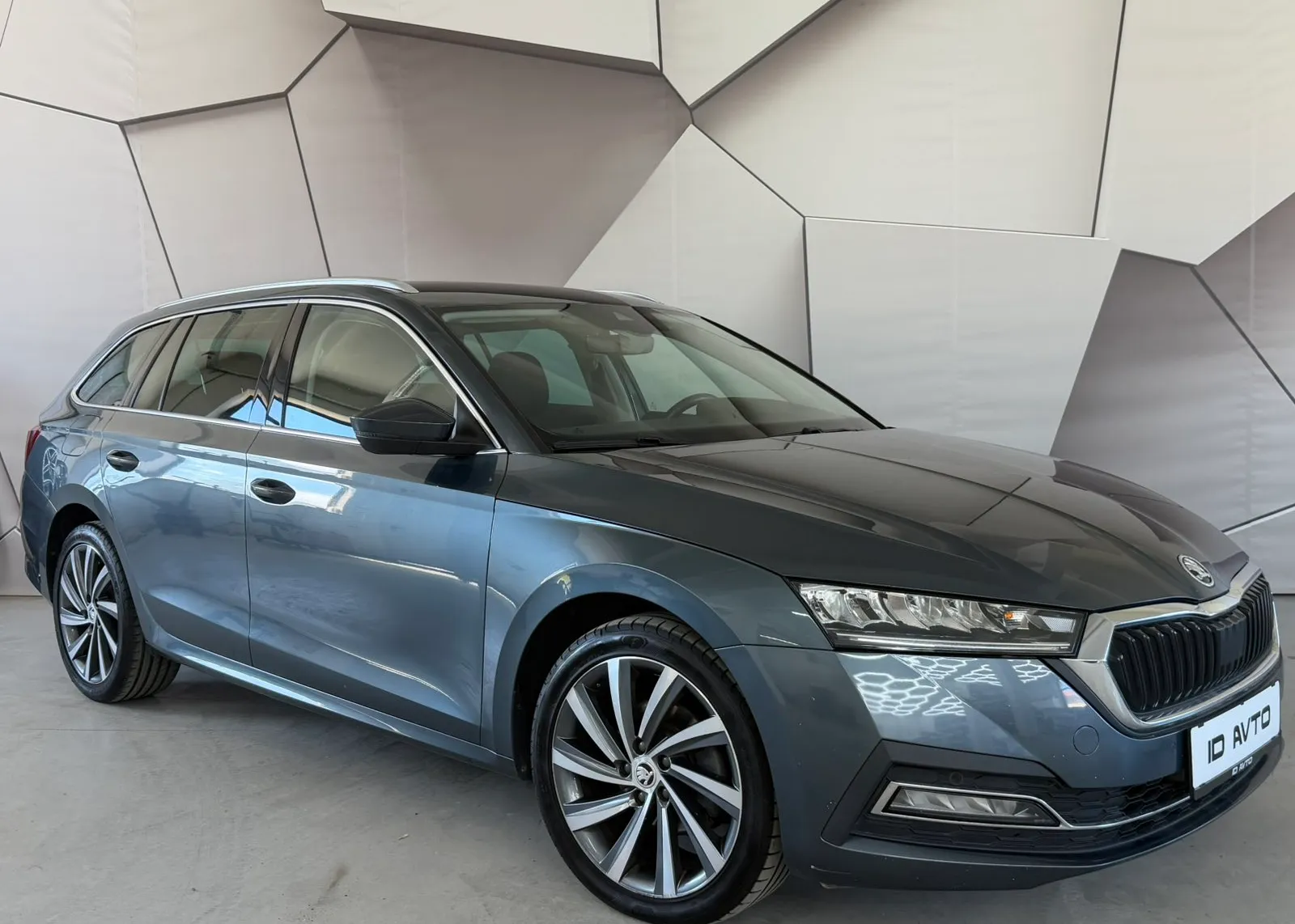 Zunanja slika - Škoda Octavia - Combi 2,0 TDI L&K DSG - 4
