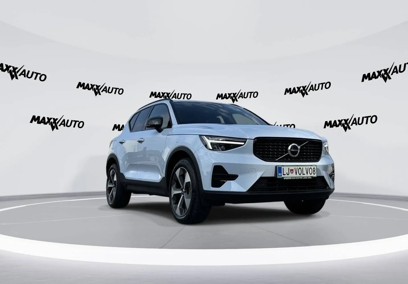 Zunanja slika - Volvo XC40 - B3P Plus Dark Avt - 3