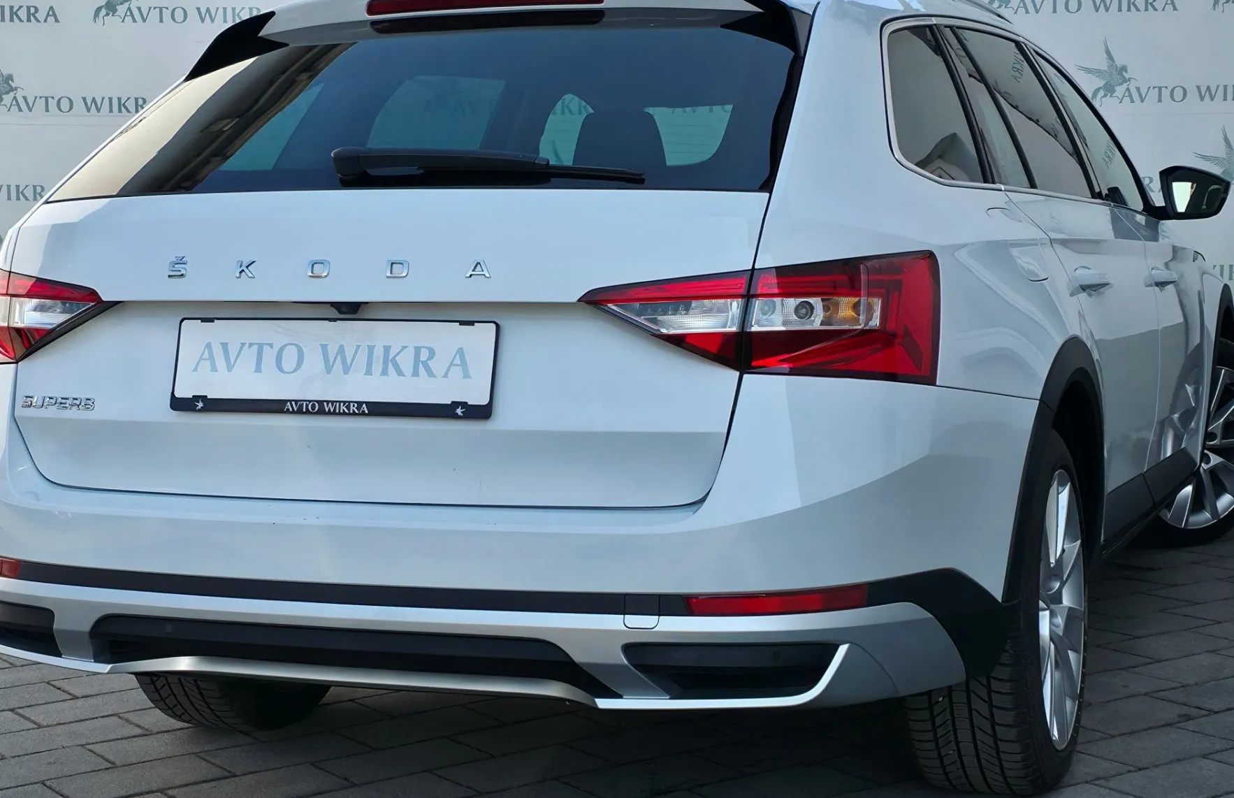 Zunanja slika - Škoda Superb - Combi 2.0TDI DSG Scout LED•ACC•VIRTUAL•GRETJE•KAM• - 4