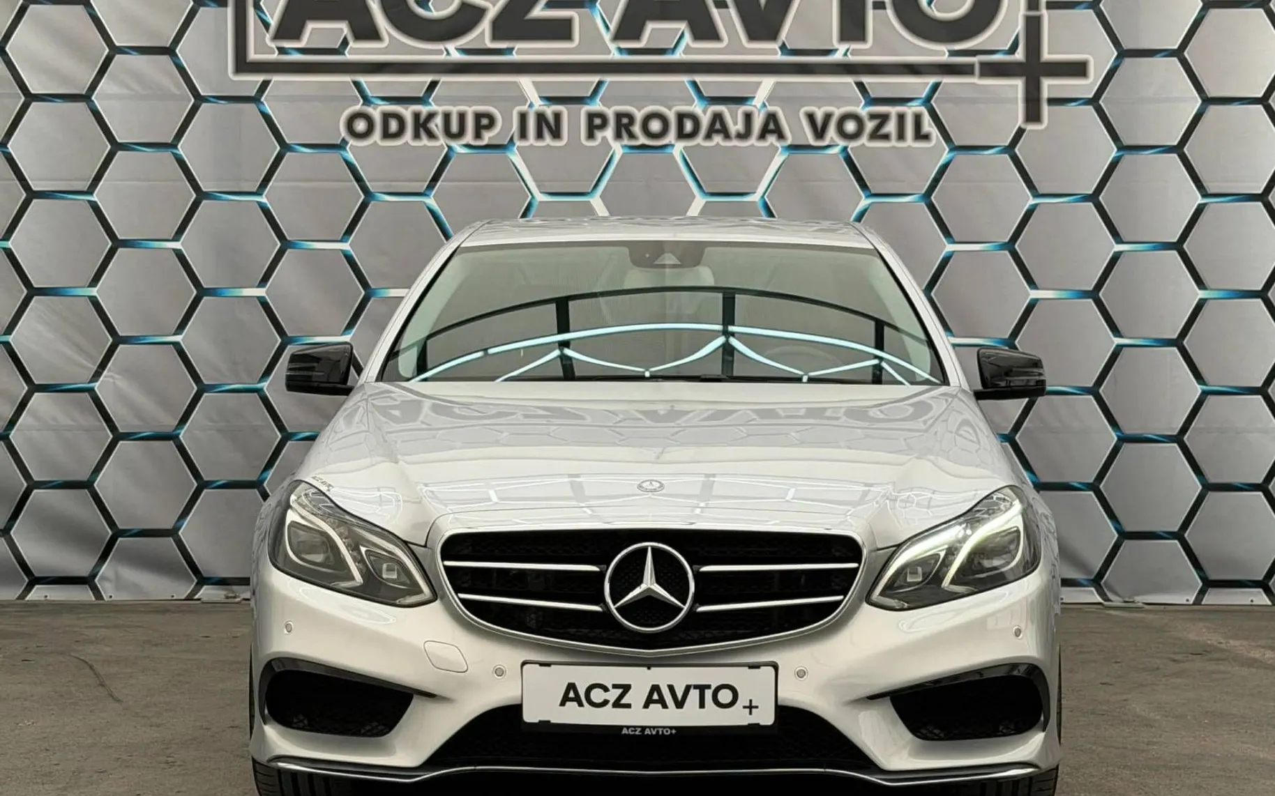 Zunanja slika - Mercedes-Benz E-Razred - E 200D•AUT•EDITION•FUL LED•NAVIGACIJA•6.3 LOOK•F1• - 2