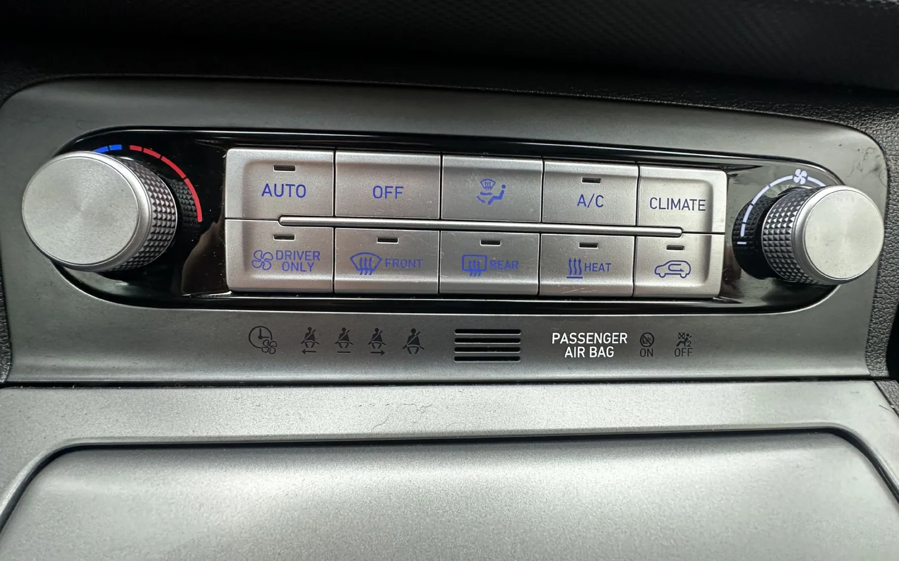 Notranja slika - Hyundai Kona - 64 KWh Style+4ALU.LED.KAMERA.NAVI.ACC.KLJUKA.TOP - 13