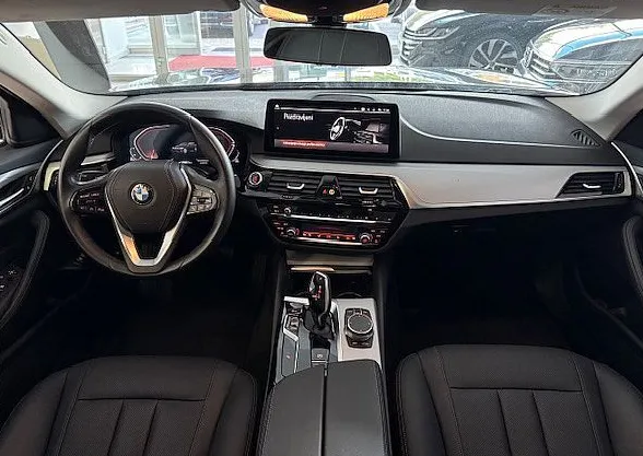 Zunanja slika - BMW Serija 5 - Touring: 520D BUSINESS AUT xDRIVE LED VIRTUAL KAMERA USN - 9