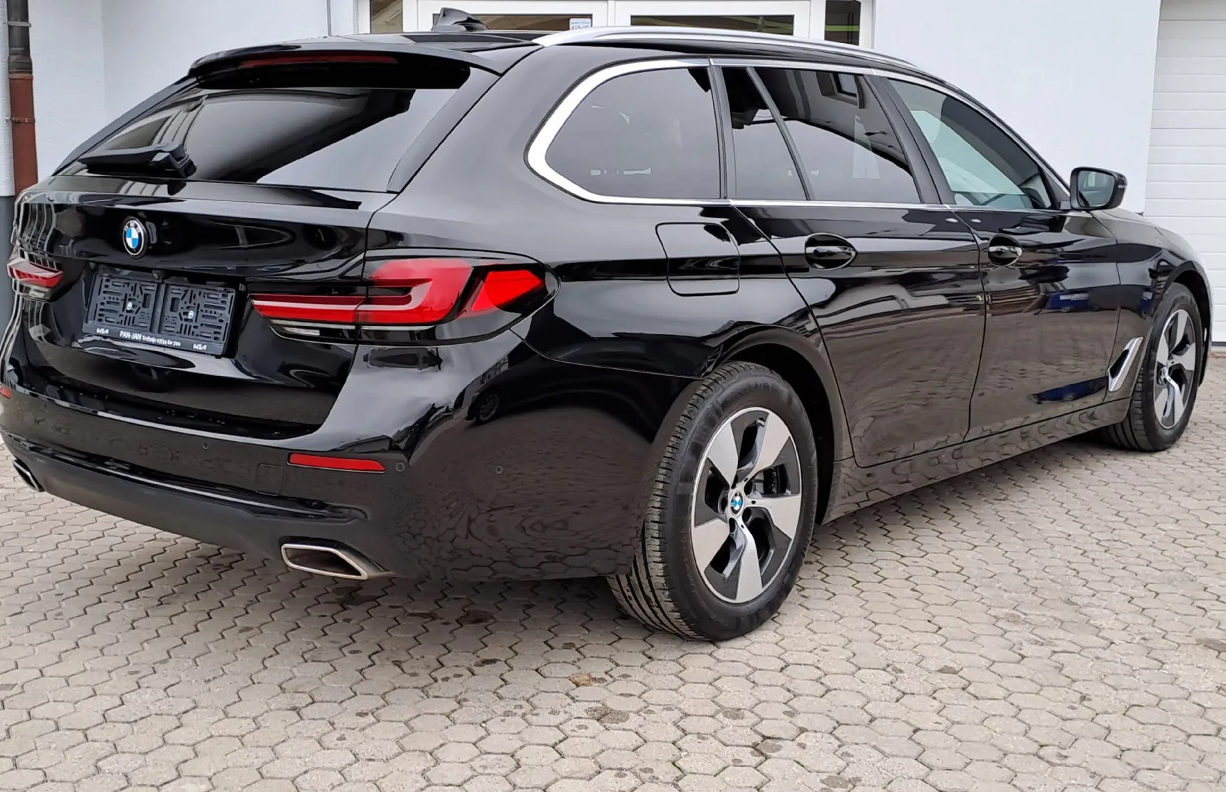 Zunanja slika - BMW Serija 5 - Touring: 520d  AT - 4