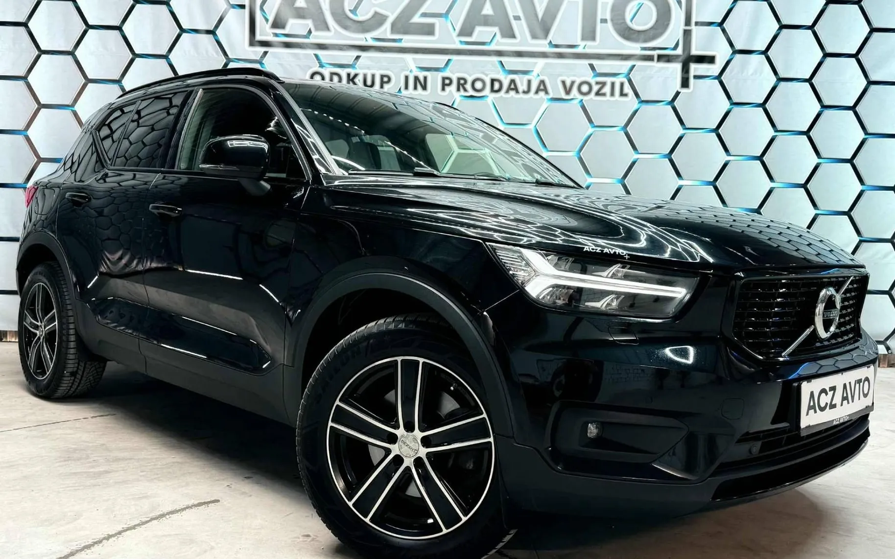 Zunanja slika - Volvo XC40 - 2.0D•4X4•AUT•R DESIGN•LED•KAMERA•NAVI•ACC•HARMAN• - 1