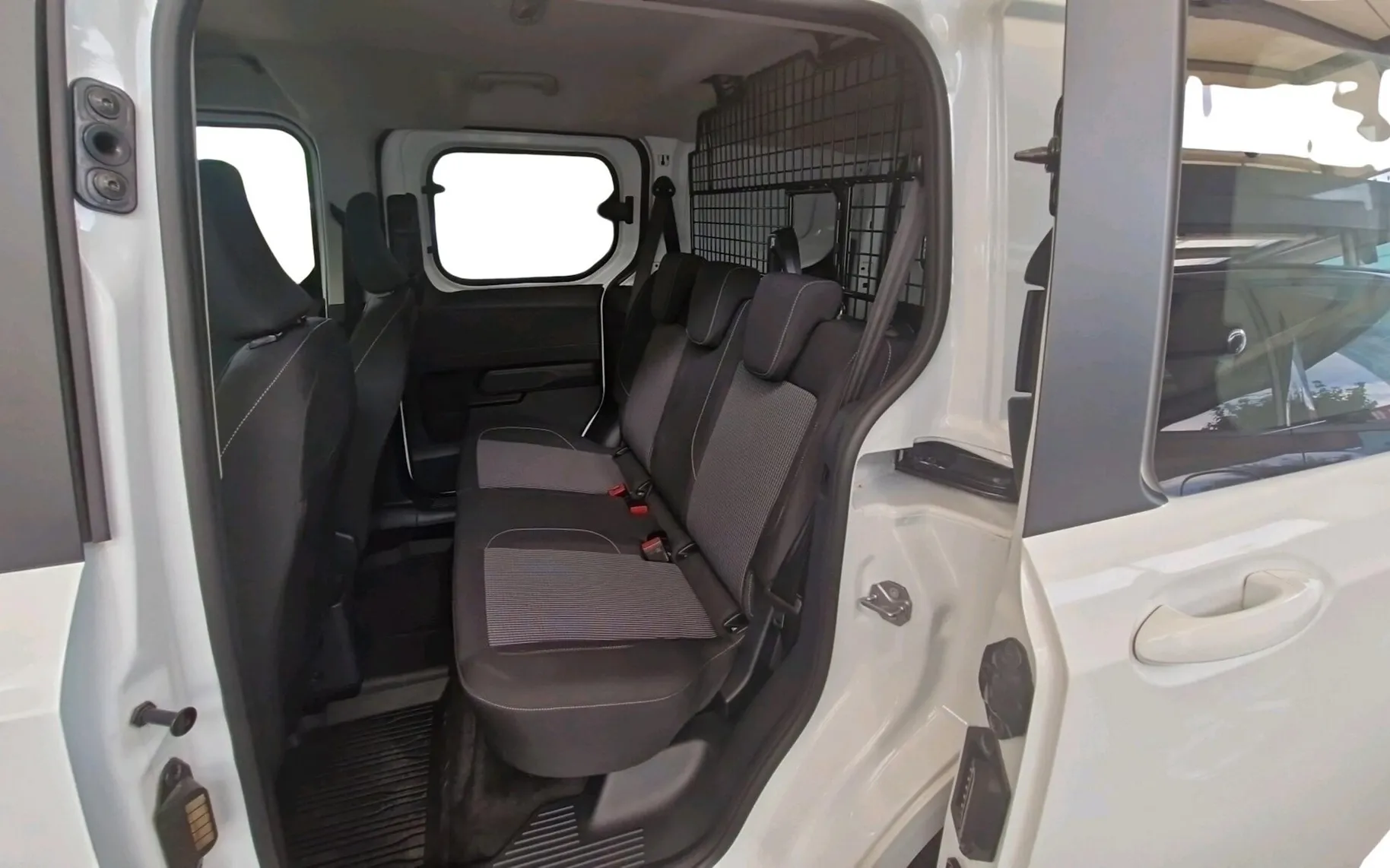 Zunanja slika - Ford Transit Courier - KOMBI VAN TREND 1.0EcoBoost 100KM-RADAR-BLIS-PREČ - 6