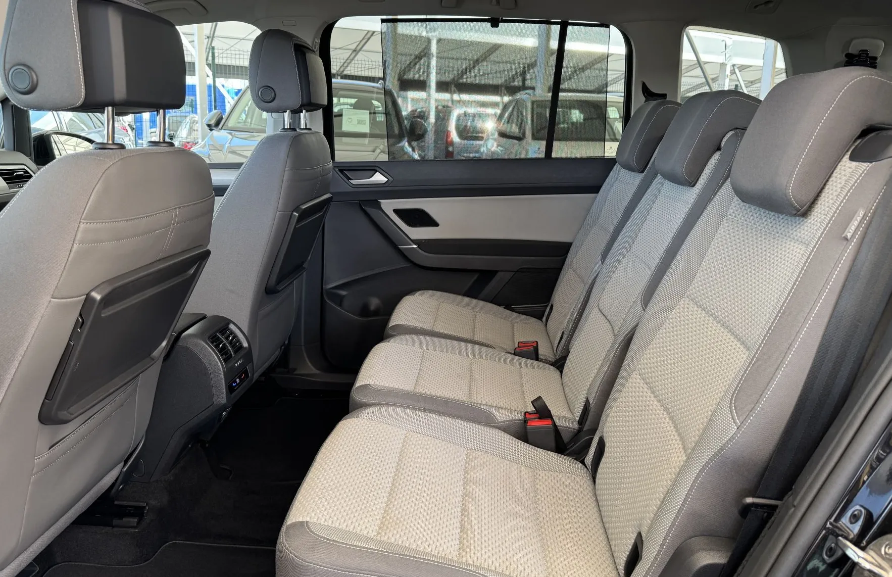 Zunanja slika - Volkswagen Touran - 1.5 TSI DSG Family -vl.kljuka - 7sedežev - webasto - 11