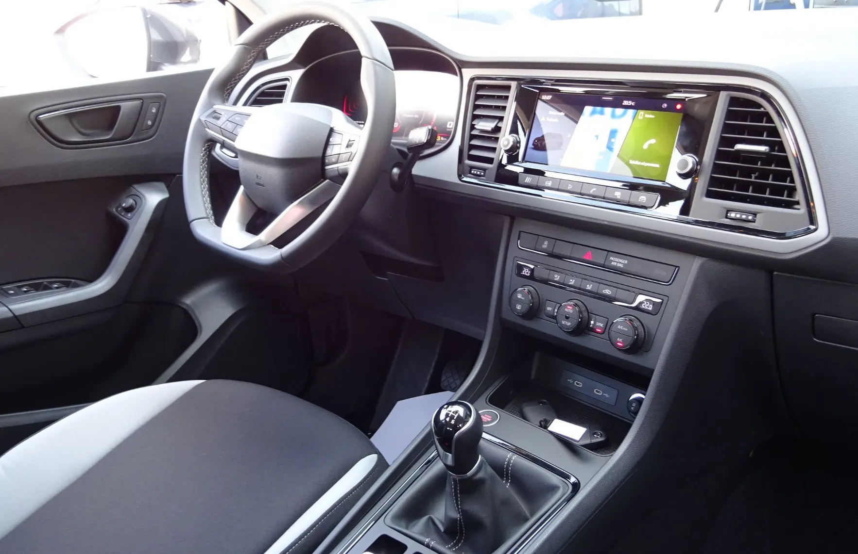 Zunanja slika - Seat Ateca - 1.0 TSI 85 KW HOLA -NA ZALOGI - - 11