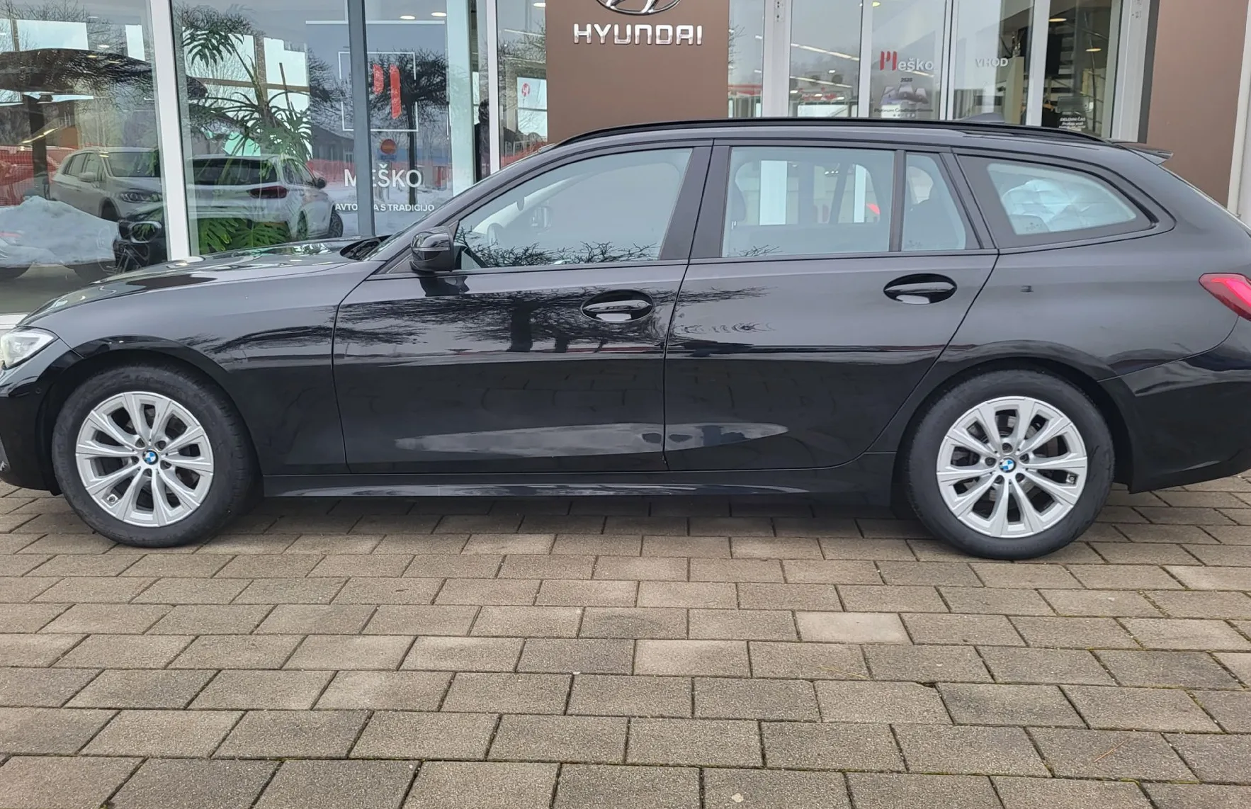 Zunanja slika - BMW Serija 3 - Touring: 320d  AT8 1last-navi-led-alu-acc-virtual-pdc-se - 3