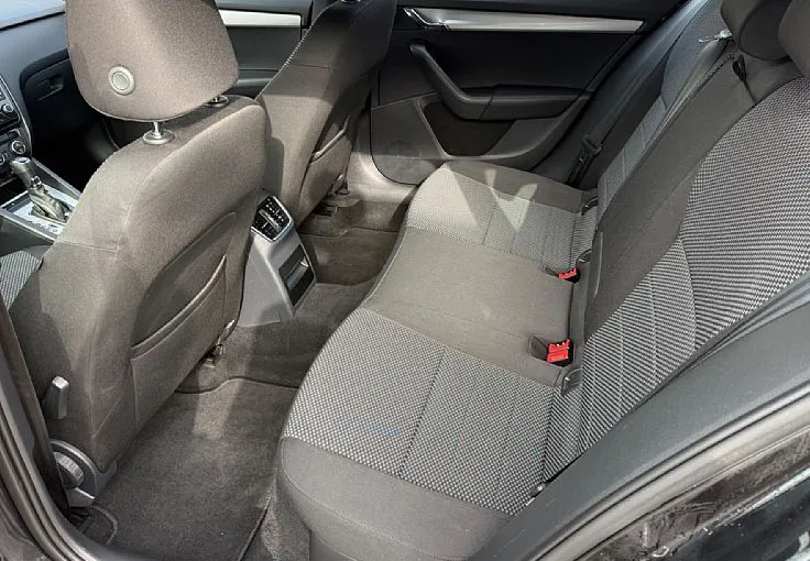 Zunanja slika - Škoda Octavia - Combi 1.6 TDI Ambition DSG - XENON - NAVI - PDC - - 8