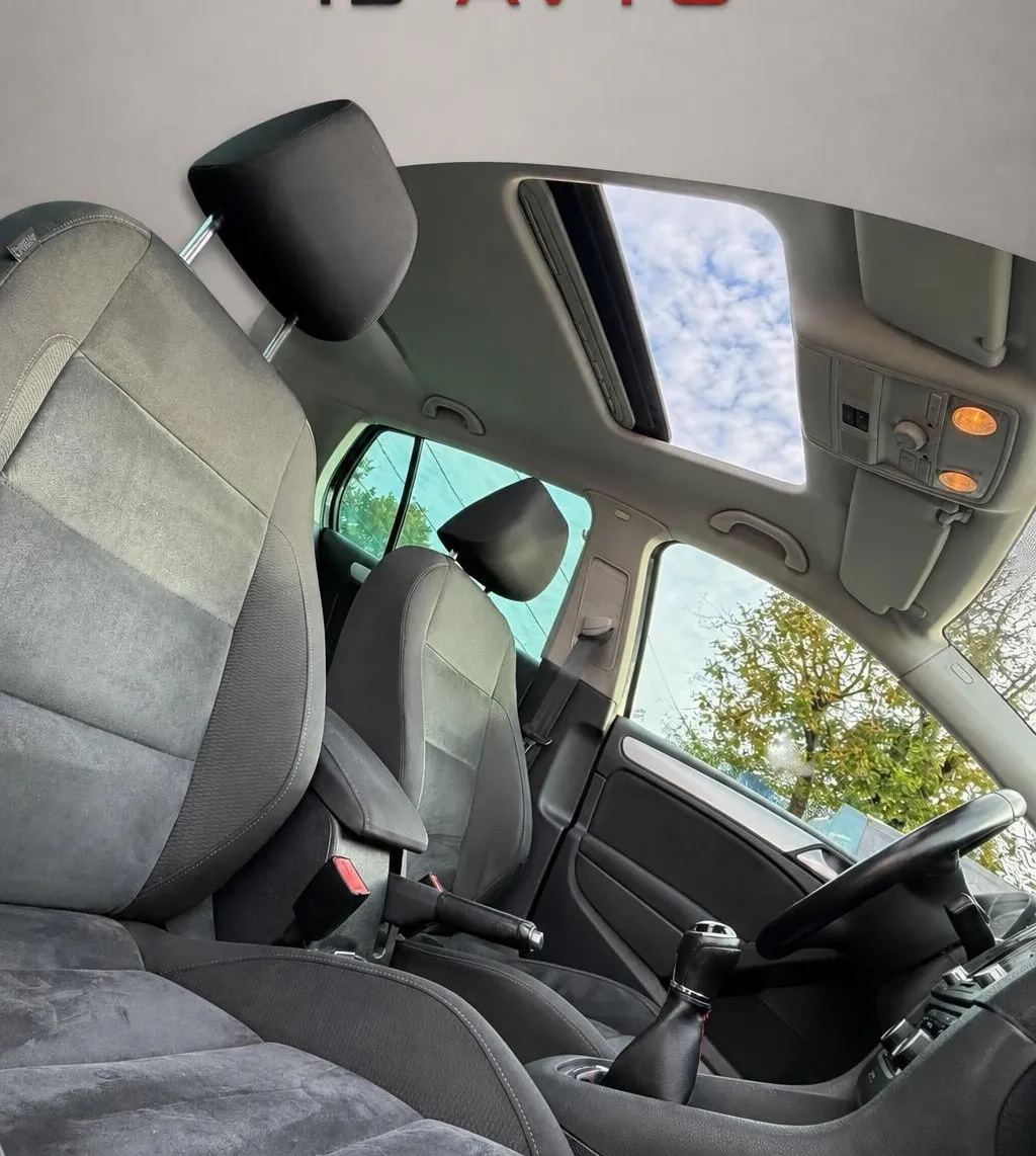 Notranja slika - Volkswagen Golf - Highline 1.6 TDI - 9
