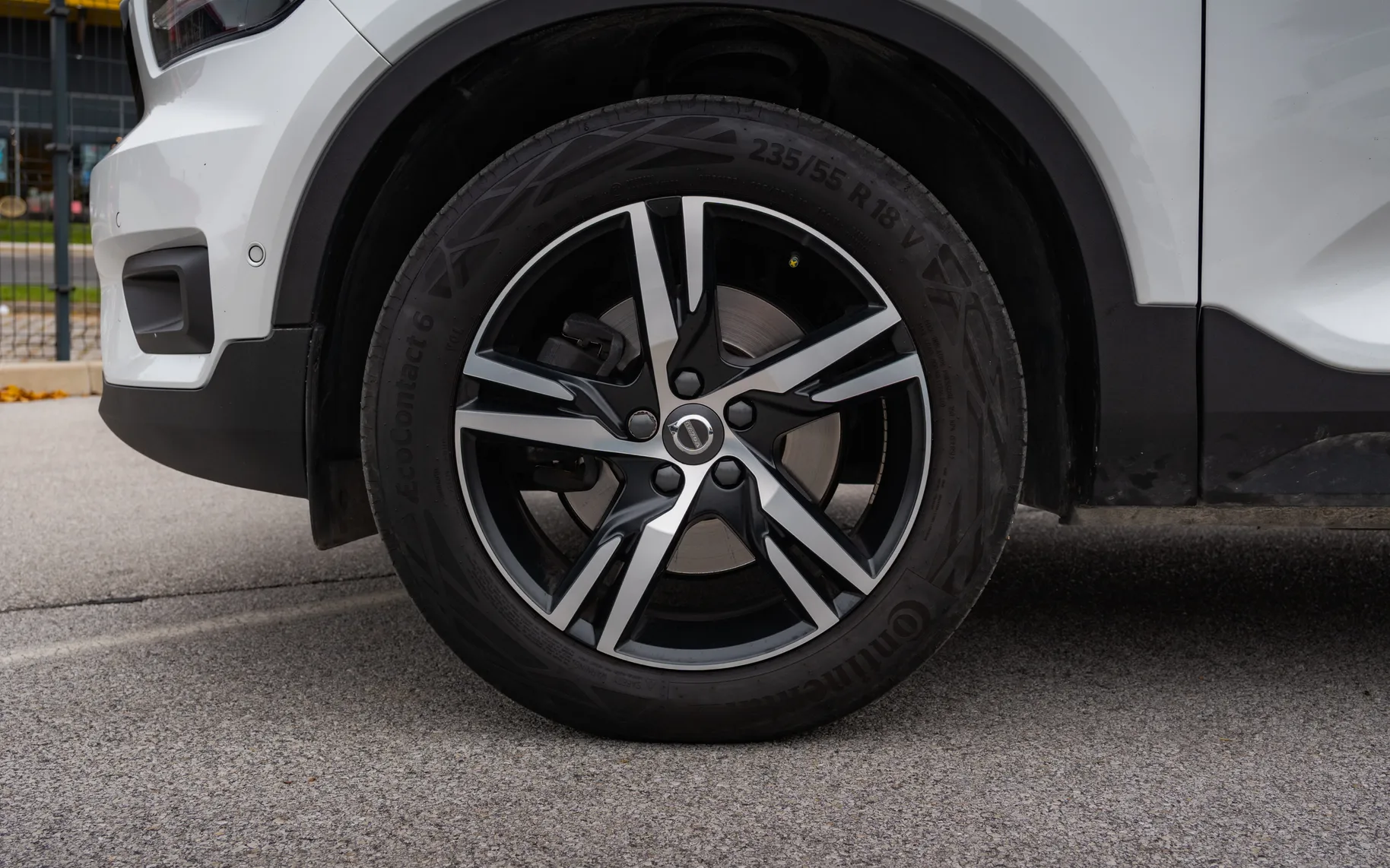 Zunanja slika - Volvo XC40 - T4 AWD R-Design Avt. - 6
