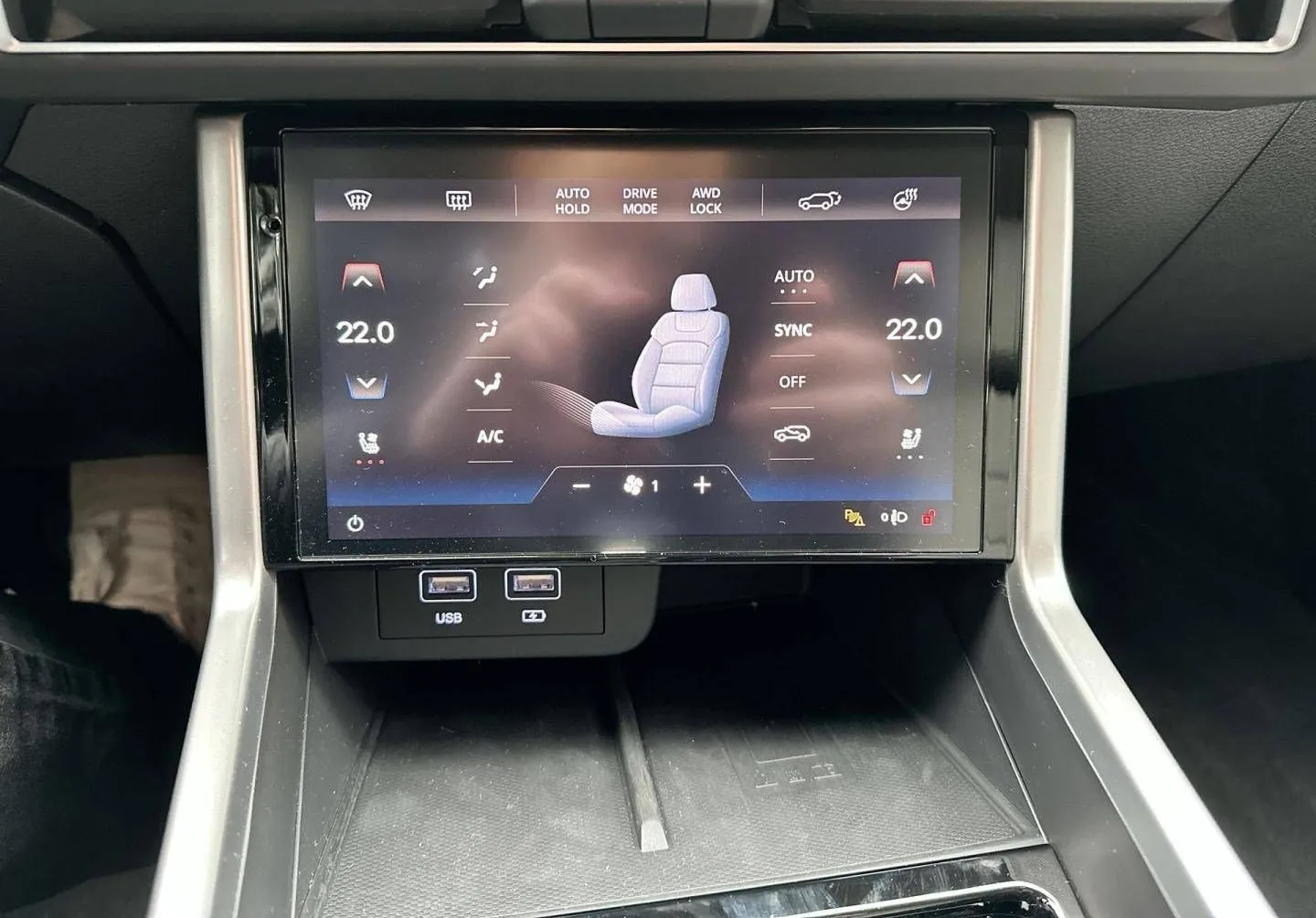 Notranja slika - SsangYong Torres - 1.5 T-GDI PREMIUM 4WD AT... - 18