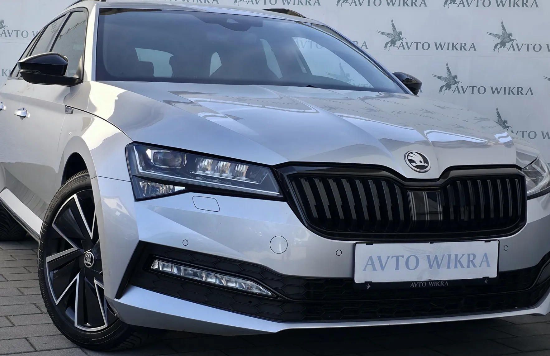 Zunanja slika - Škoda Superb - 2.0TDI DSG Sportline Combi MATRIX•MEMORY•KLJUKA•18 - 1