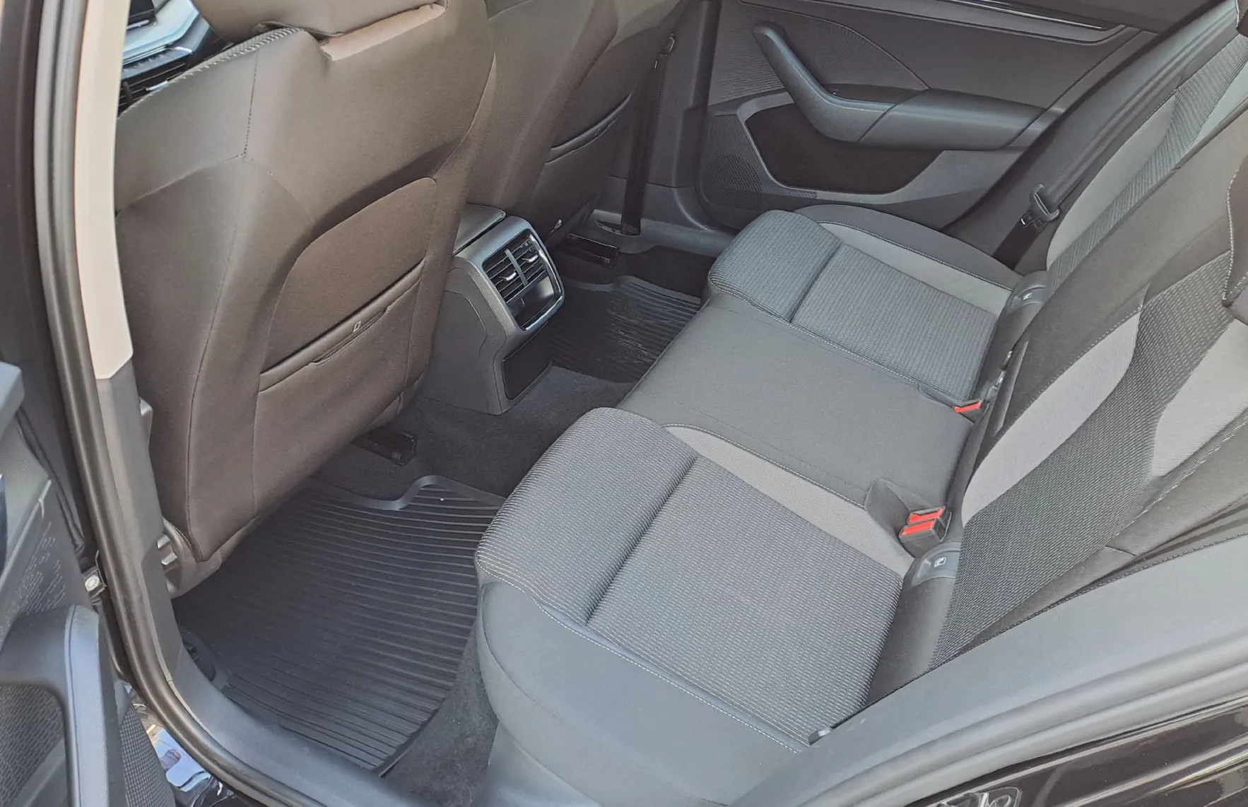 Zunanja slika - Škoda Octavia - Combi 2.0 TDI Ambition DSG - 10