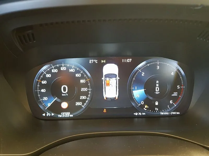 Zunanja slika - Volvo XC60 - B4D AWD Momentum Avt. JAMSTVO - 12