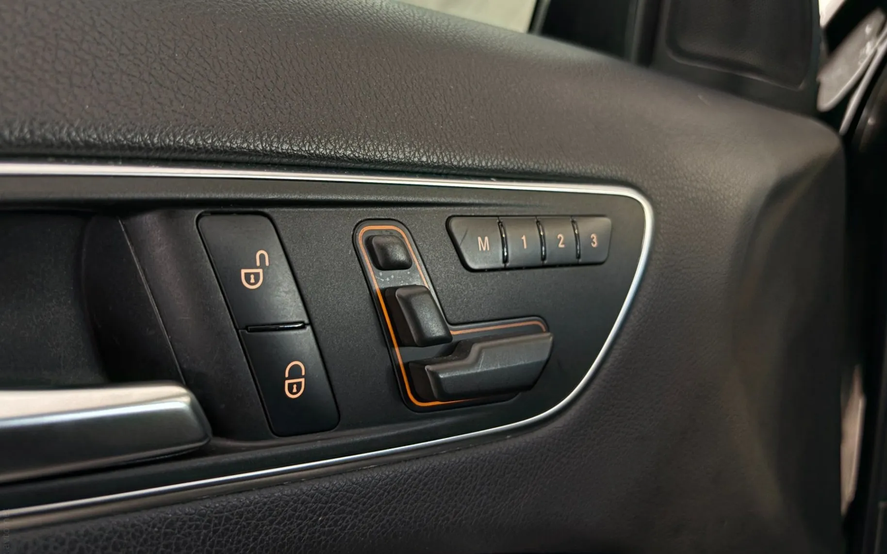 Notranja slika - Mercedes-Benz A-Razred - 180  Kamera - Memory - Navi - Gretje - PDC - 8