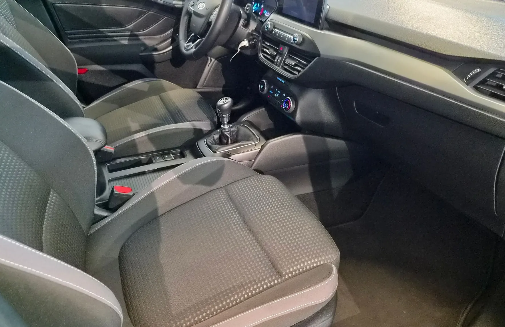 Zunanja slika - Ford Focus - Karavan 1.5 EcoBlue DAB|LED|NAVI|KLJUKA|KAMERA - 11