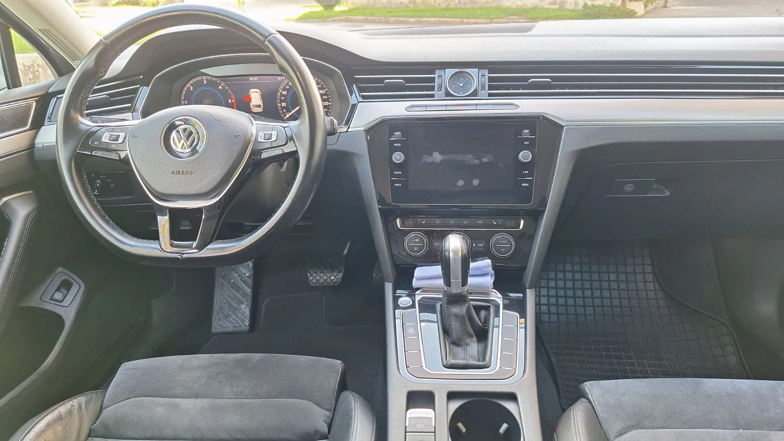 Notranja slika - Volkswagen Passat - 4Motion 2.0TDI R-Line IQ luči - 4