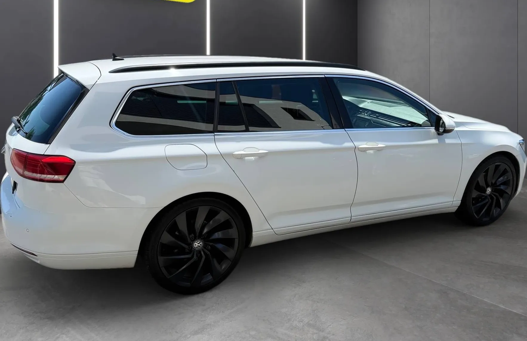 Zunanja slika - VW Passat - Variant 2.0 TDI HIGHLINE FULL LED NAVI PDC KAMERA  TOP - 9