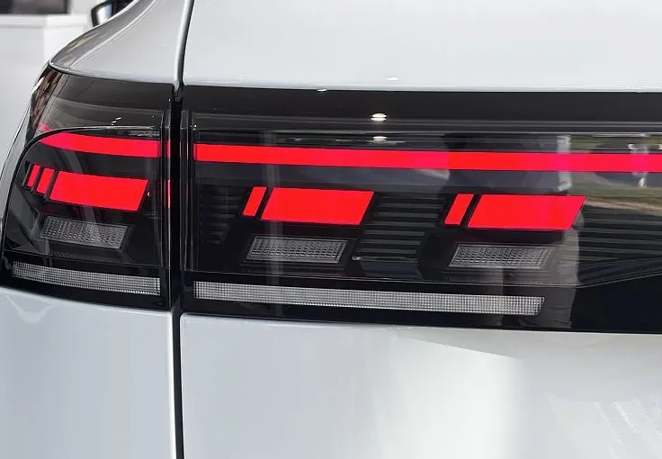 Zunanja slika - Volkswagen Tiguan - R-Line 4JOY 1.5 eTSI DSG - BLACK STYLE - 5