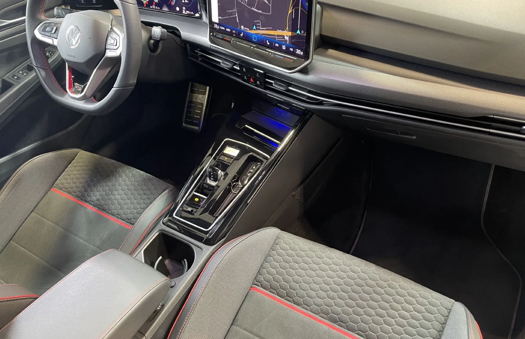 Zunanja slika - VW Golf - GTI-HEADUP-PANO-NAVI-GRETJE-LED-LANE-HARMAN KARDON - 12