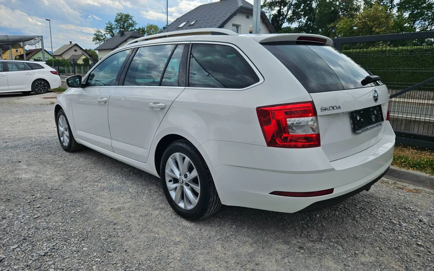 Zunanja slika - Škoda Octavia - Combi 1.0 TSI  1.LASTNIK  SLO  LED KLJUKA - 4