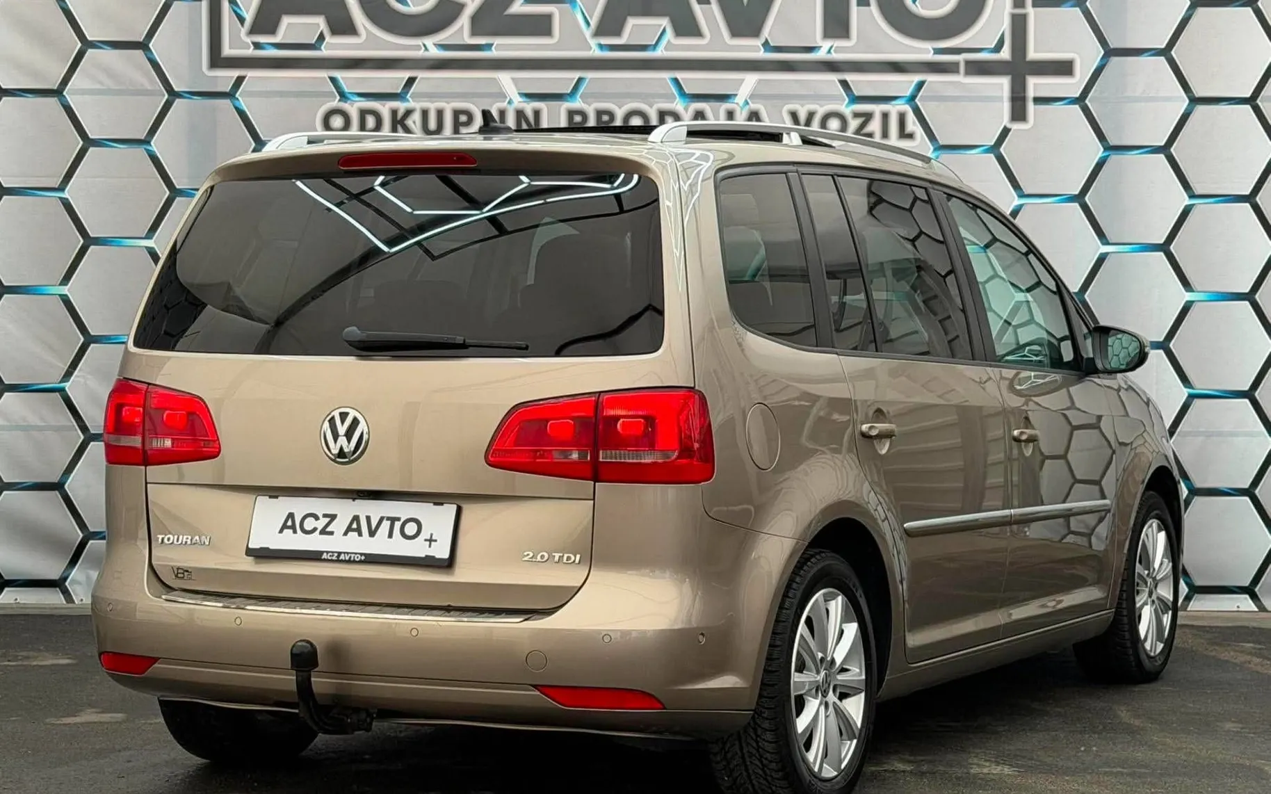 Zunanja slika - Volkswagen Touran - 2.0 TDI•PANORAMA•H LINE•NAVIGACIJA•KAMERA•KLJUKA•. - 4