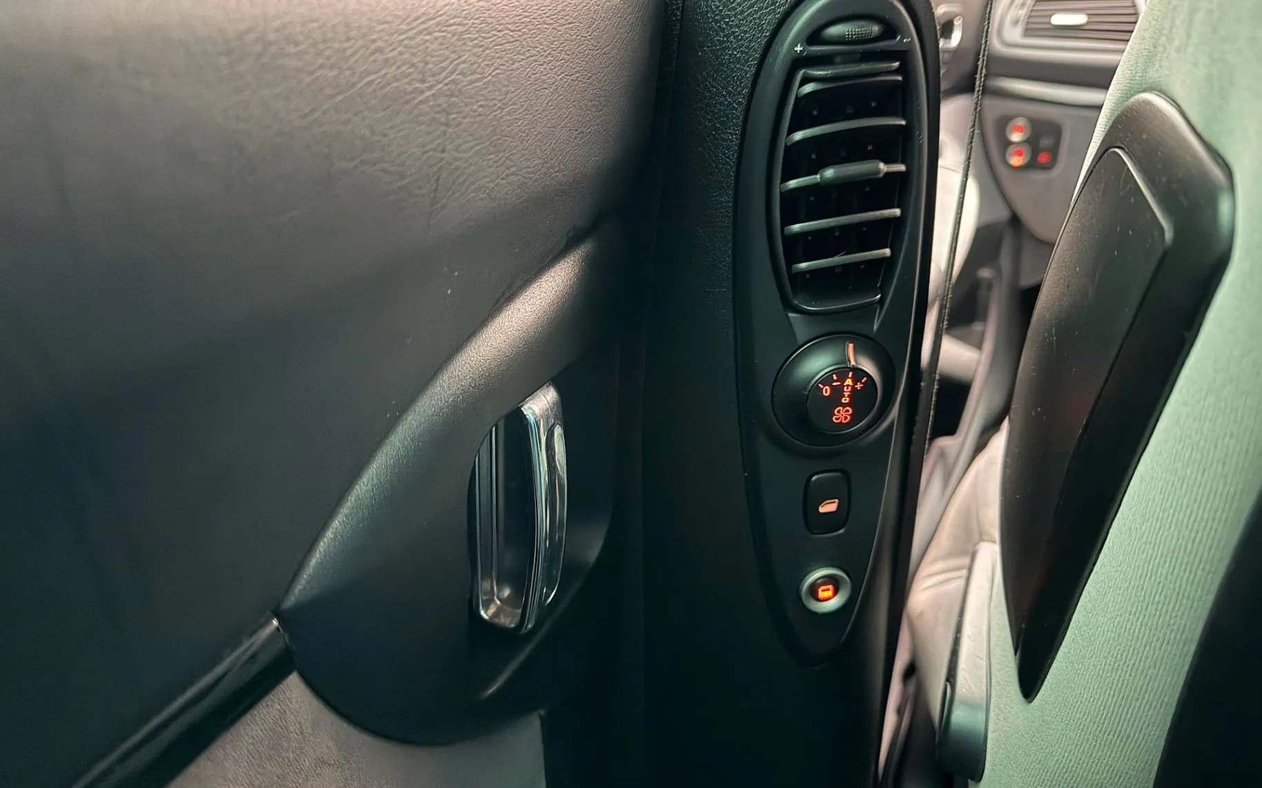 Zunanja slika - Citroën C8 - 2.0 HDi 160 SLO.VOZILO 1.LASTNIK 7 SEDEŽEV NAVI - 20