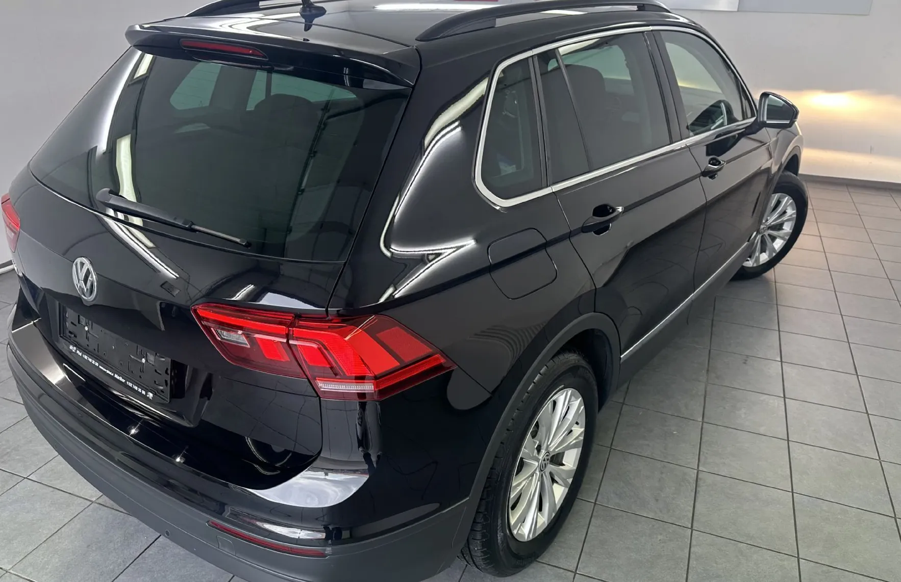 Zunanja slika - Volkswagen Tiguan - 2.0 TDI Comfort DSG.110kW.NAVI.ALU.PDC.DIZEL - 16