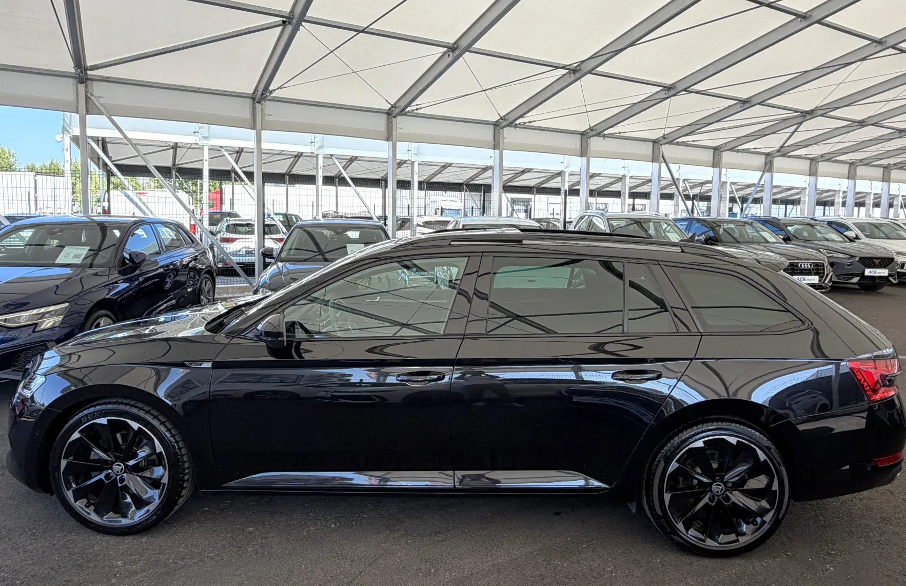 Zunanja slika - Škoda Superb - Combi Sportline 2.0 TDI DSG -SLO-1.LASTNIK-PANO - 3