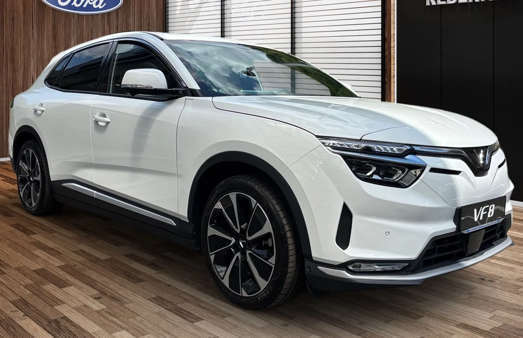 Zunanja slika - Vinfast VF8 - 87.7 kWh AWD Plus408PS AWD-GRATIS POLNILNICA 2 - 2