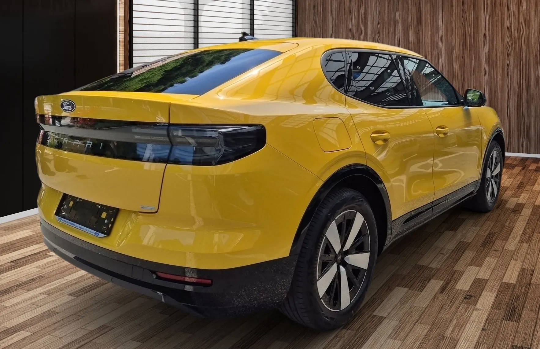 Zunanja slika - Ford Capri - 79 kWh 250 kW  340 KM  samodejni AWD - 4