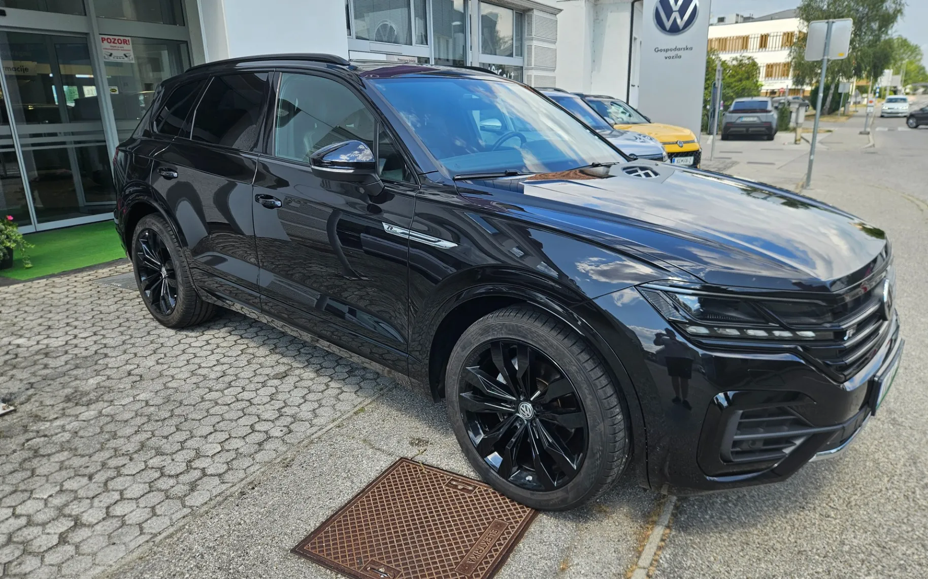 Zunanja slika - Volkswagen Touareg - 4motion V6 TDI BMT R-Line - 2