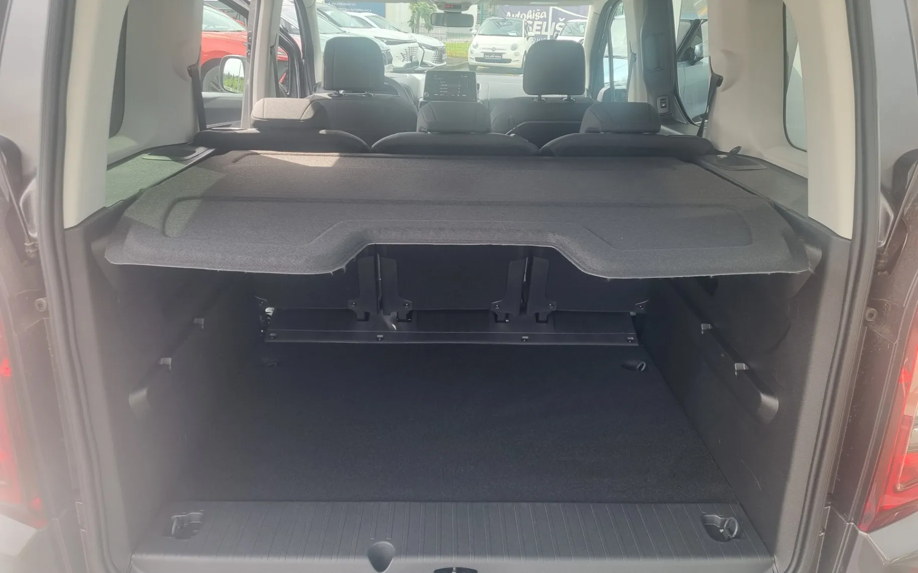 Notranja slika - Opel Combo - LIFE EV 100KW - 3.000€ SUBVENCIJE - VOZILO JE NOVO - 4