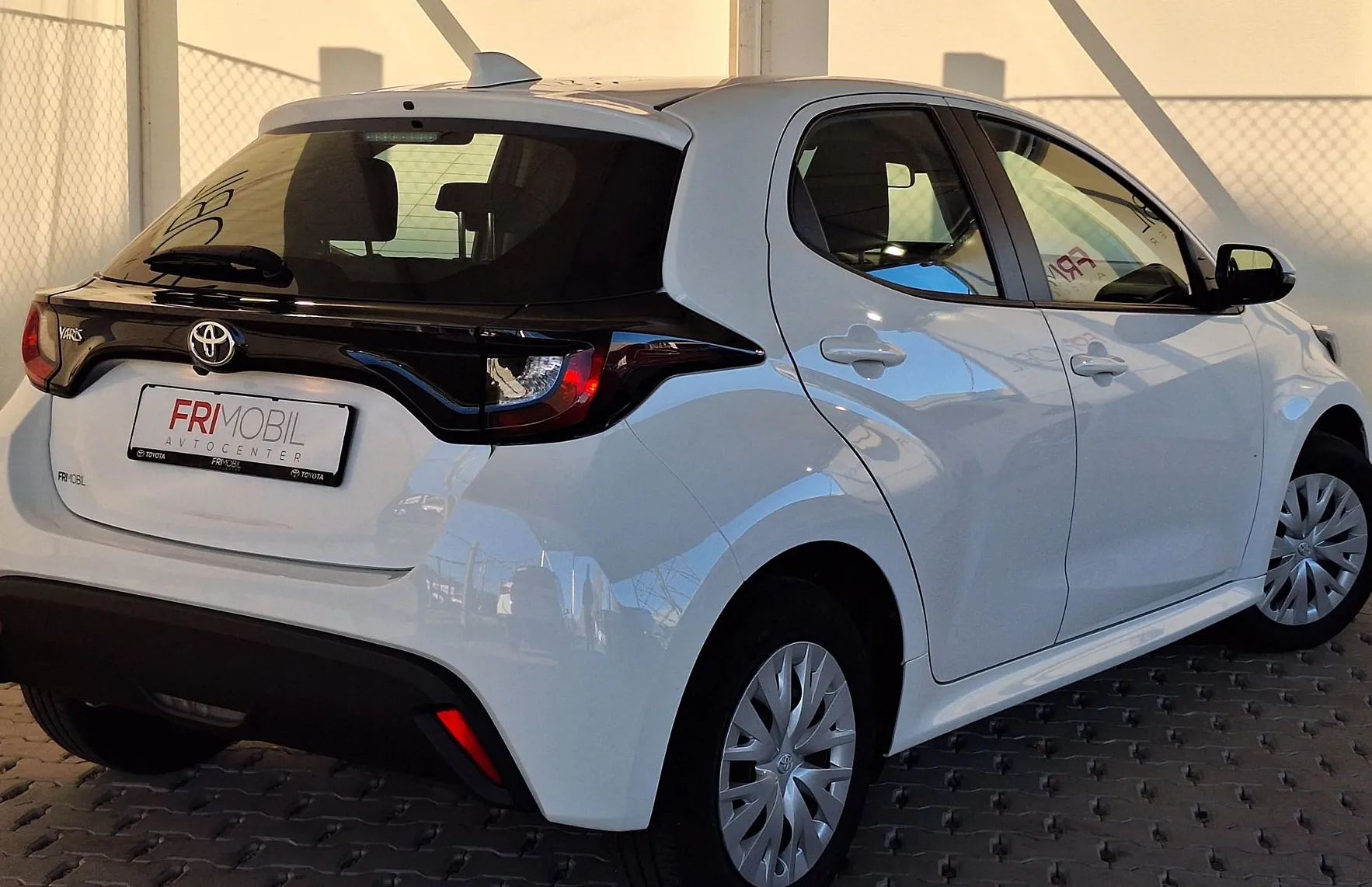 Zunanja slika - Toyota Yaris - 1.0 VVT-i Stella - 3
