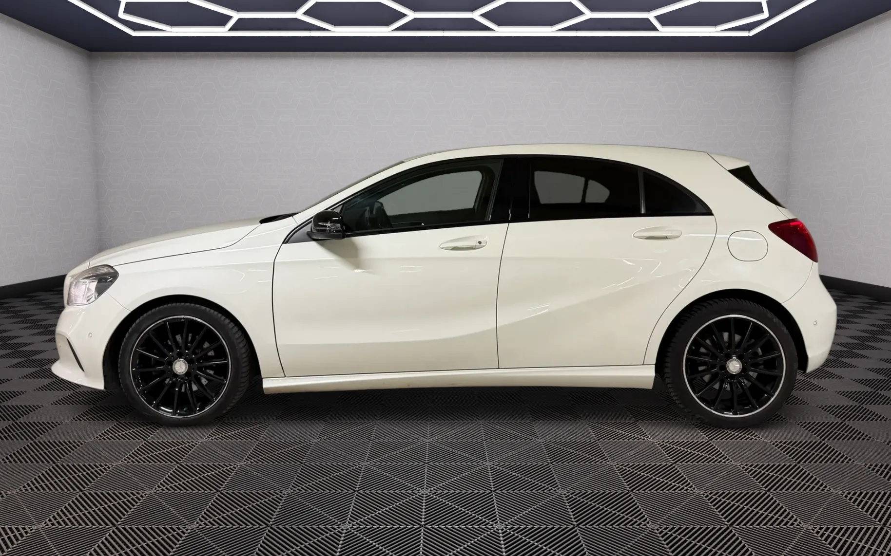 Zunanja slika - Mercedes-Benz A-Razred - A 220 d 4MATIC Avt. - 5