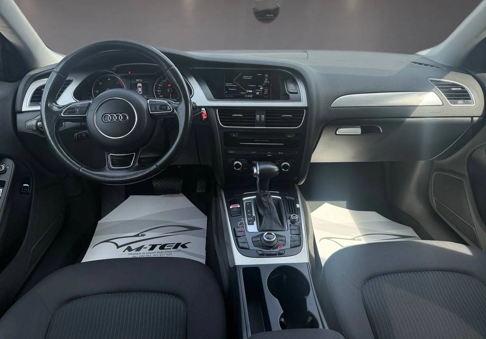 Notranja slika - Audi A4 - Audi  2.0 TDI S-tronic 150ks S-line LED Bi-XEN.. - 10