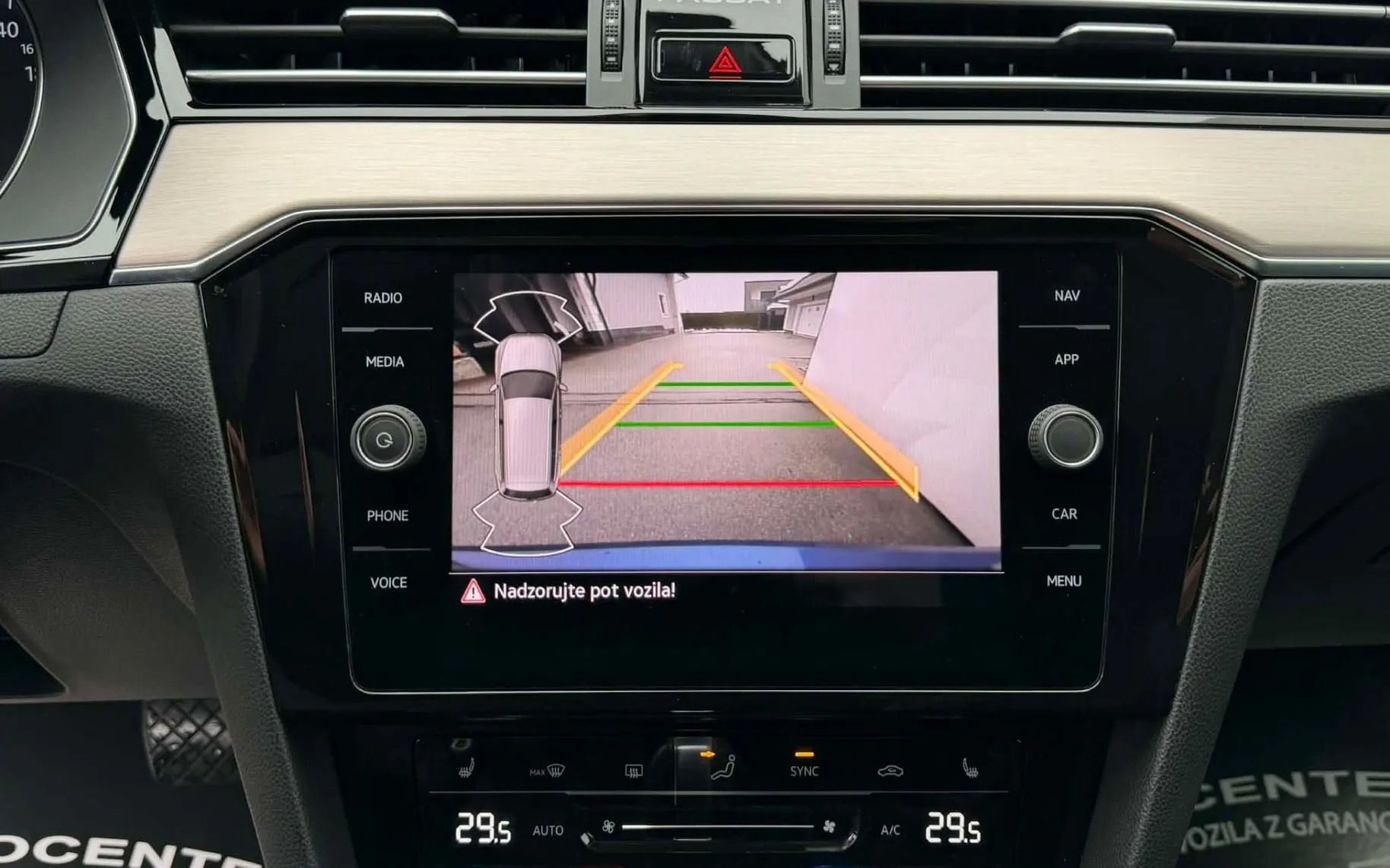 Notranja slika - Volkswagen Passat Variant - 2.0 TDI-DSG-2X R LINE-LIZING ZA TUJCE-FUL LED- - 11