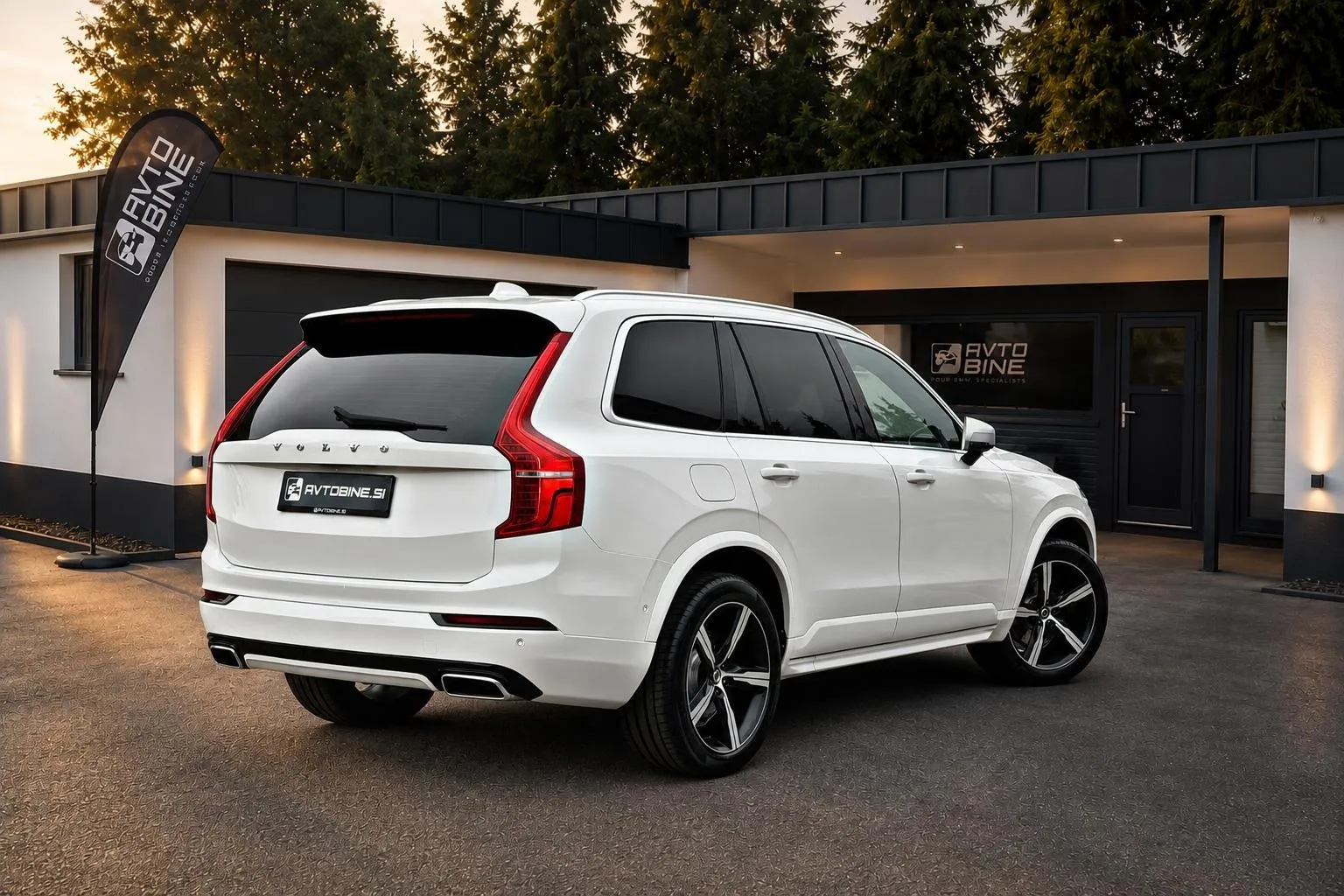 Notranja slika - Volvo XC90 - D5•R-DESIGN•7 SEDEŽEV•PILOT•LED•VIRTUAL•KOT NOV.. - 8