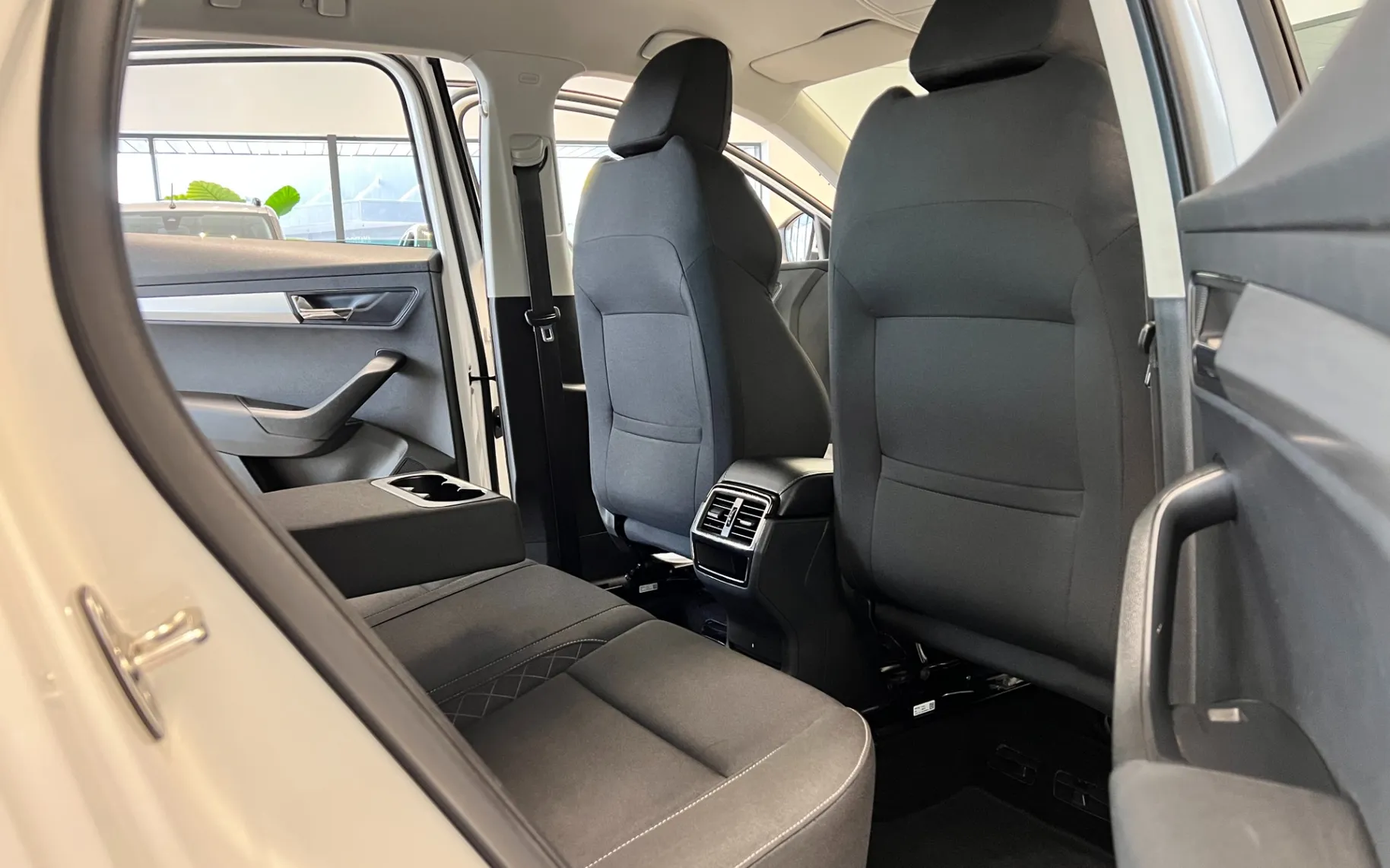 Zunanja slika - Škoda Karoq - 2.0 TDI-DSG-FRONT-ASSIST-ACC-KAM-KEYLESS-NAVI-PDC. - 12