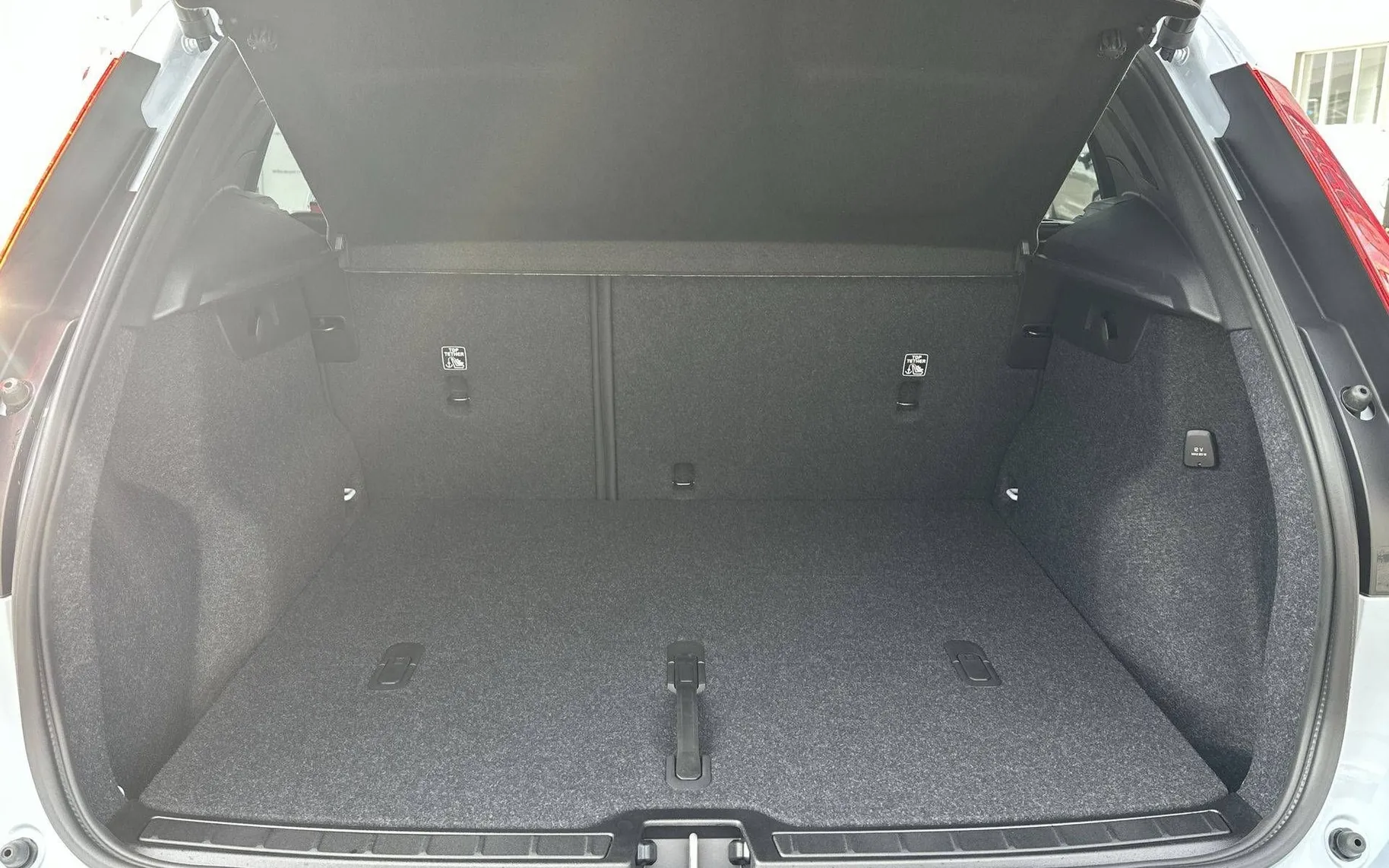 Notranja slika - Volvo XC40 - B3 P Core Avt. - 20