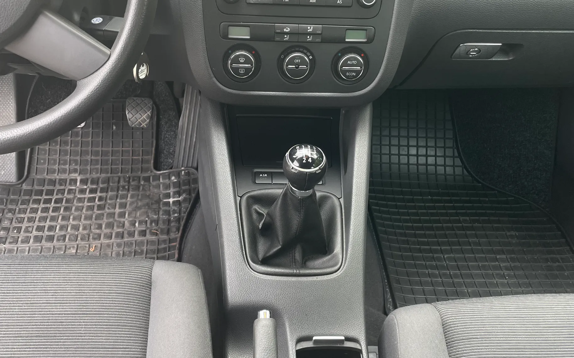 Notranja slika - VW Golf - 1.9 TDI Comfortline 77  105 - 10