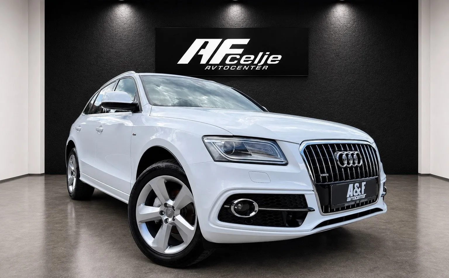 Zunanja slika - Audi Q5 - 2.0 TDI-AUT-3X S LINE-LIZING ZA TUJCE-XENON+LED - 3